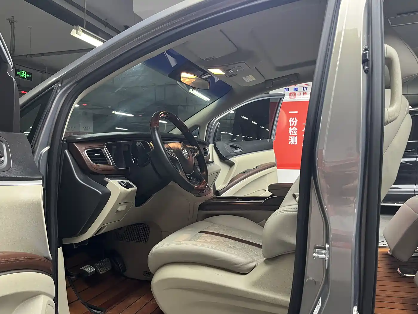 Buick GL8 2018 28T Comfort China VI фото 10