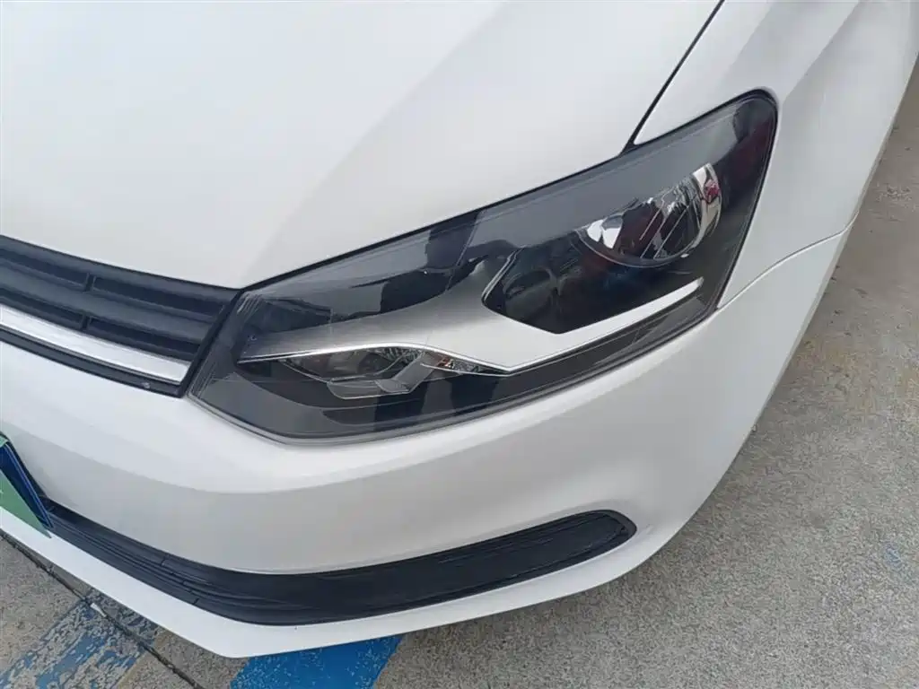 Volkswagen Polo 2016 1.4L Automatic Trend фото 24
