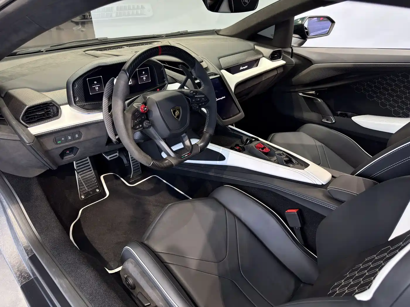 Lamborghini Revuelto 2023 6.5L PHEV Standard фото 7