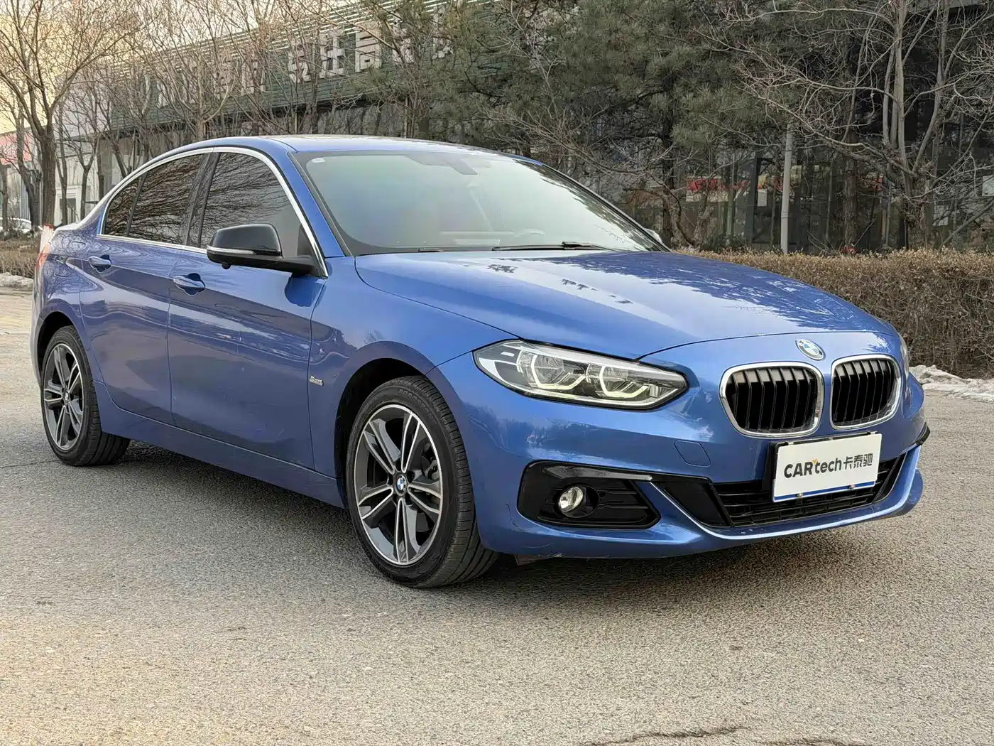 BMW 1 Series 2018 118i Sport Edition фото 3