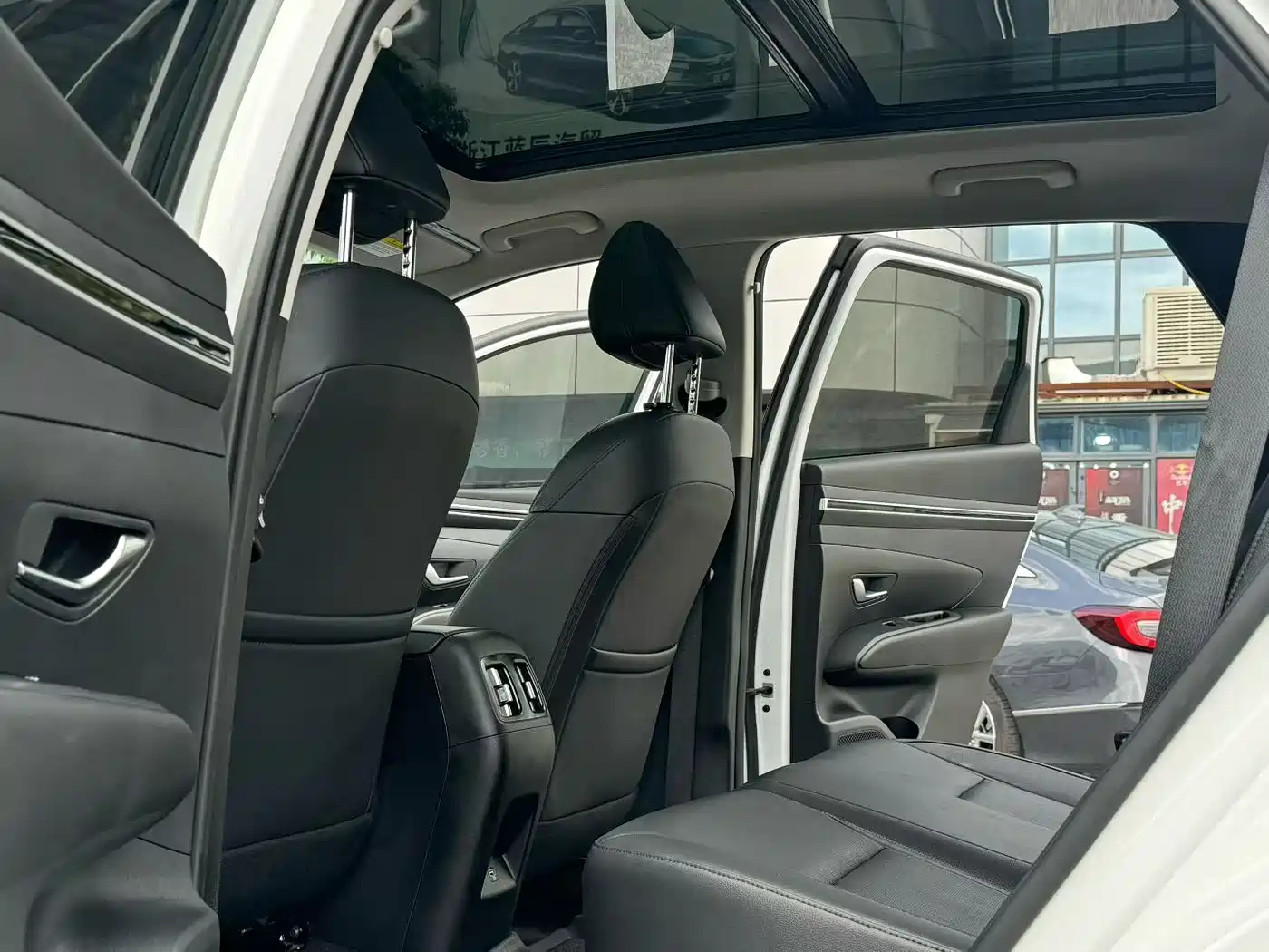 Hyundai Tucson 2023 Tucson L 1.5T Automatic 2WD DLX Luxury Edition фото 9