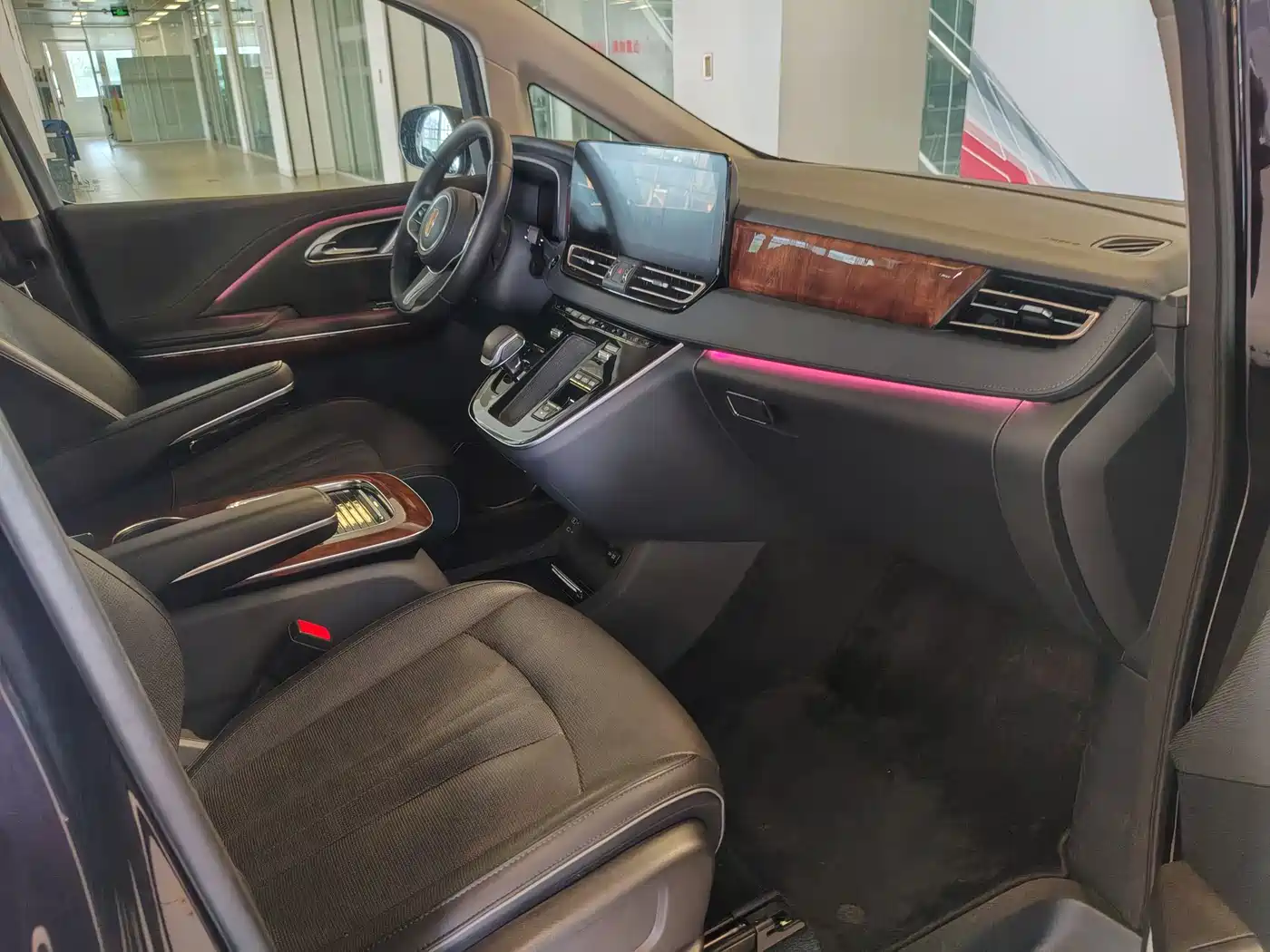 Hongqi HQ9 PHEV 2024 Model 2.0T AWD Luxury Edition фото 38