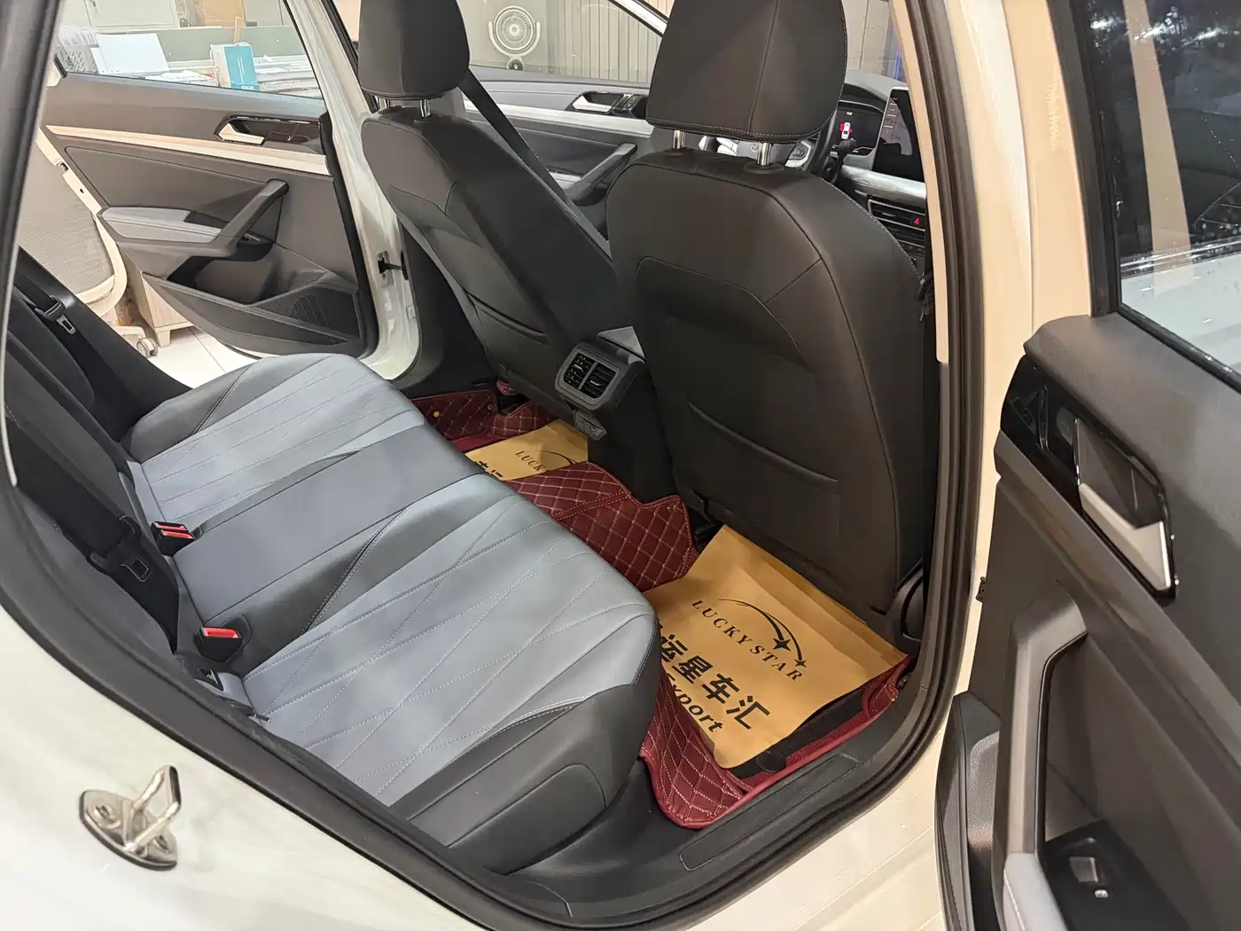 Volkswagen Lavida 2023 1.5L Automatic Starlight 5 Million Edition фото 13