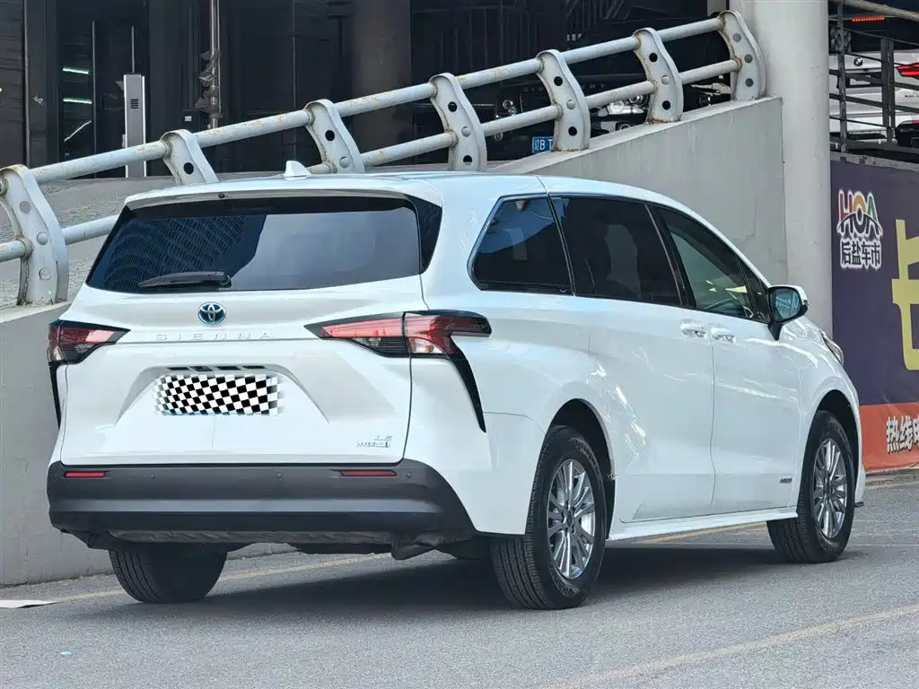 Toyota Sienna 2021 2.5L Hybrid Comfort Edition фото 5