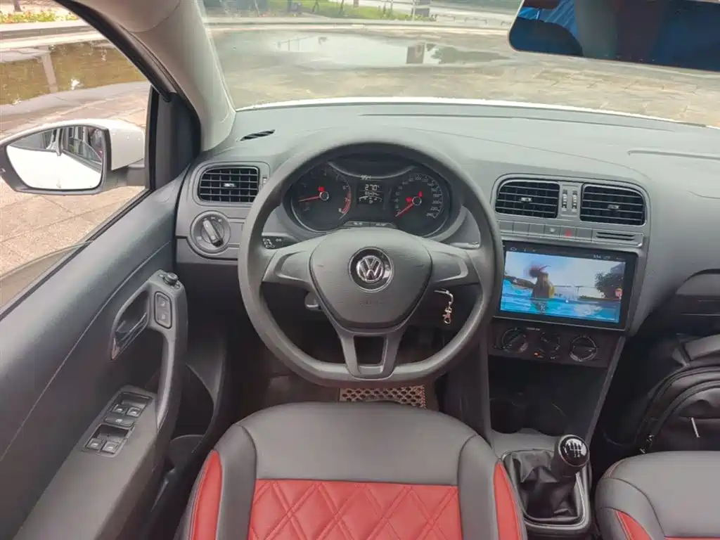 Volkswagen Polo 2016 1.4L Manual Trend фото 11