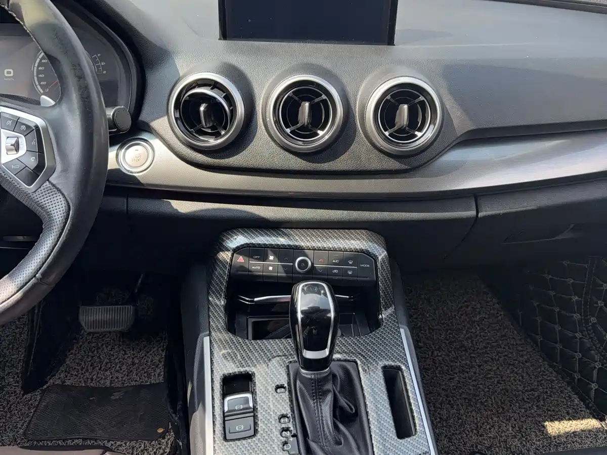 WEI PAI WEI BRAND VV7