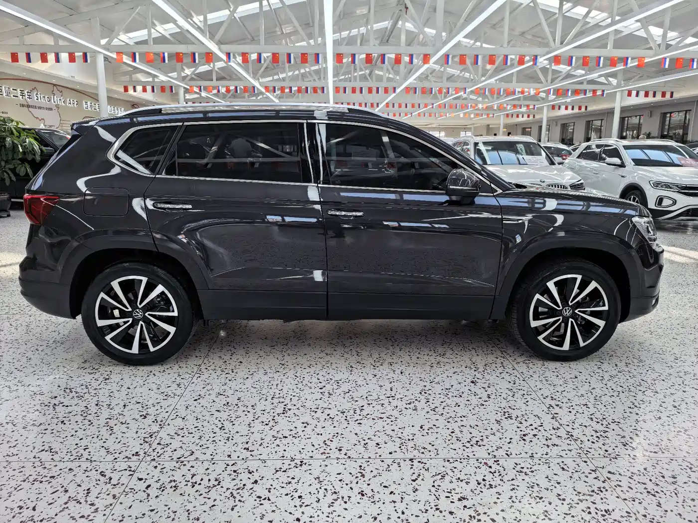 Volkswagen Tharu 2021 280TSI 2WD Luxury Plus фото 4