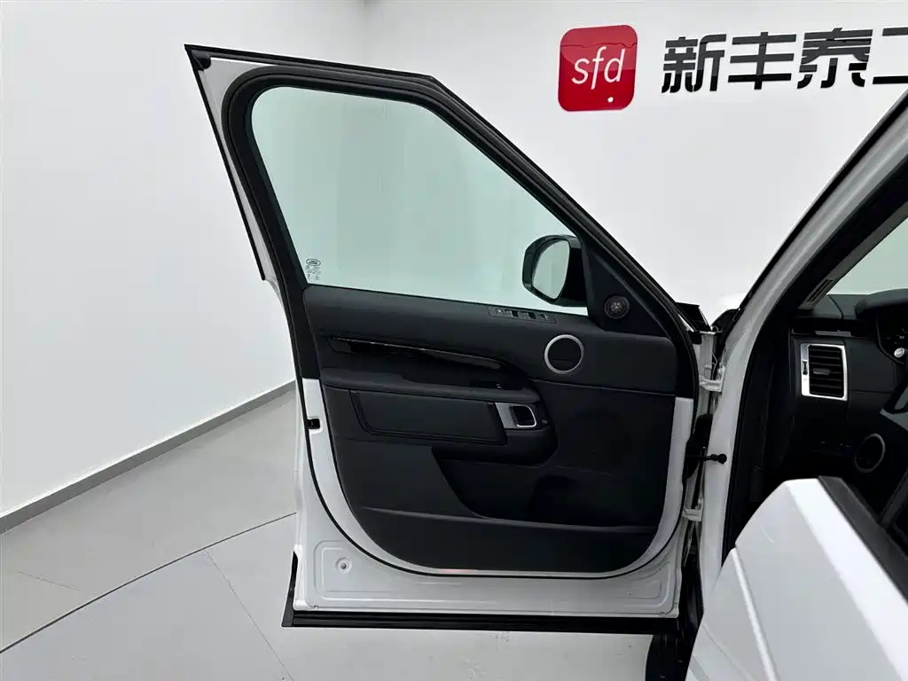 Land Rover Discovery 2023 360PS R-Dynamic S фото 8