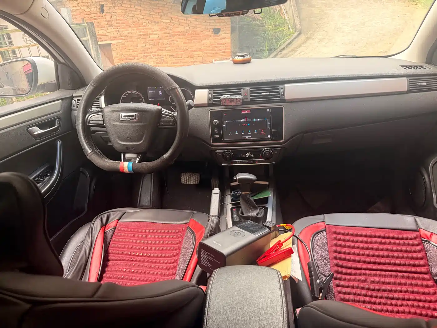 Qoros 3 2016 2016 Sedan 1.6L Automatic Zhiyue