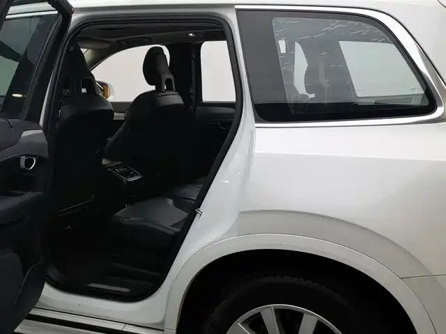 Фото 6 - Volvo XC90