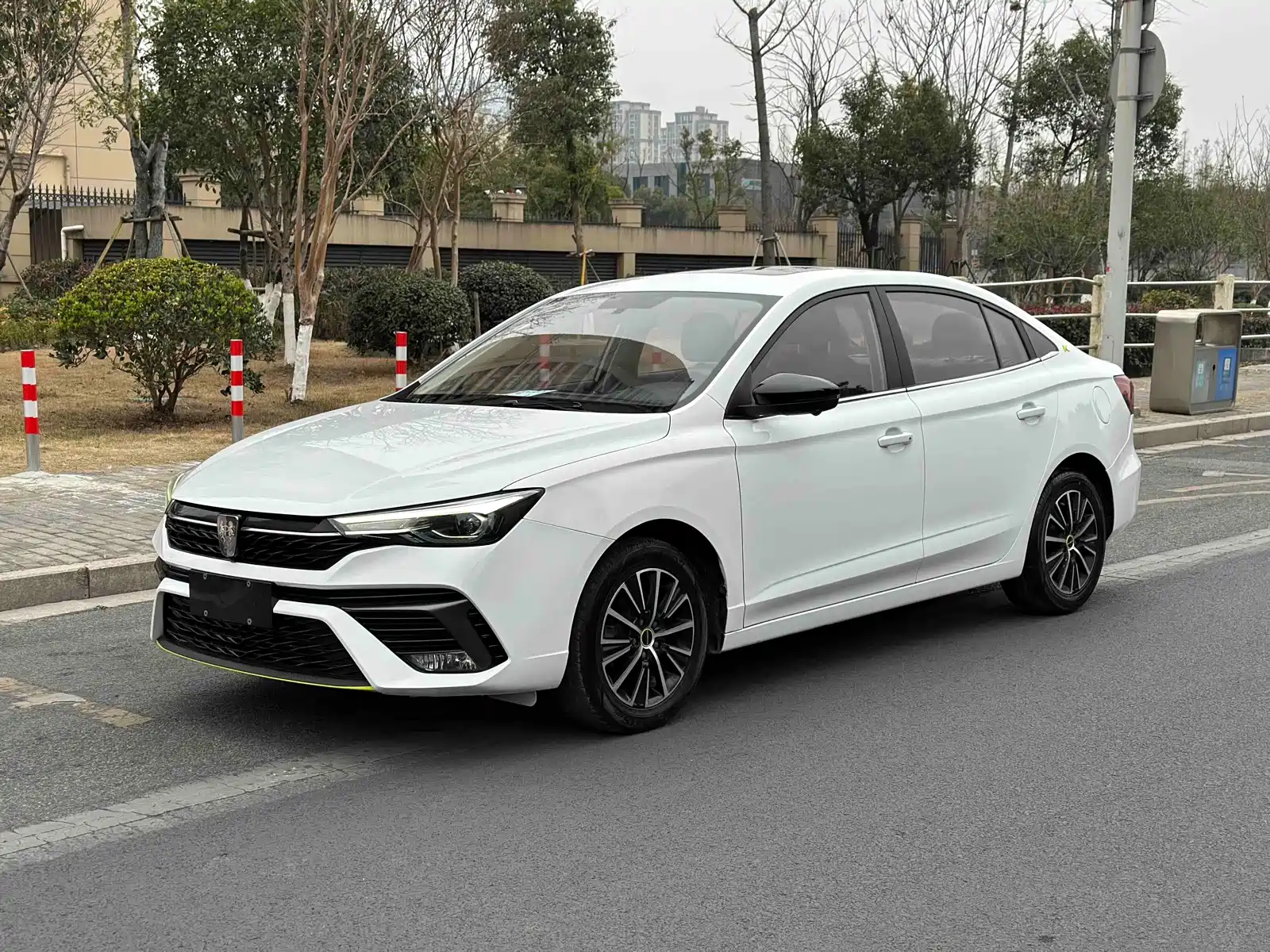 Фото 2 - Roewe i5