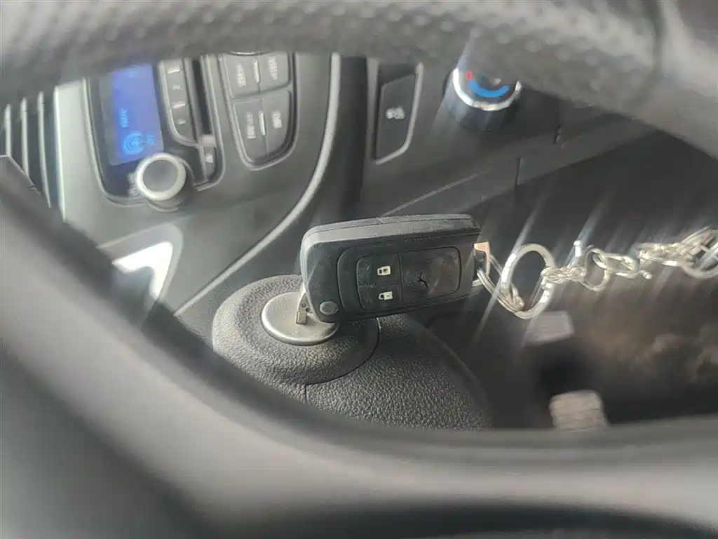 Chevrolet Trax 2016 1.4T Automatic 2WD Comfort Sunroof Edition фото 9