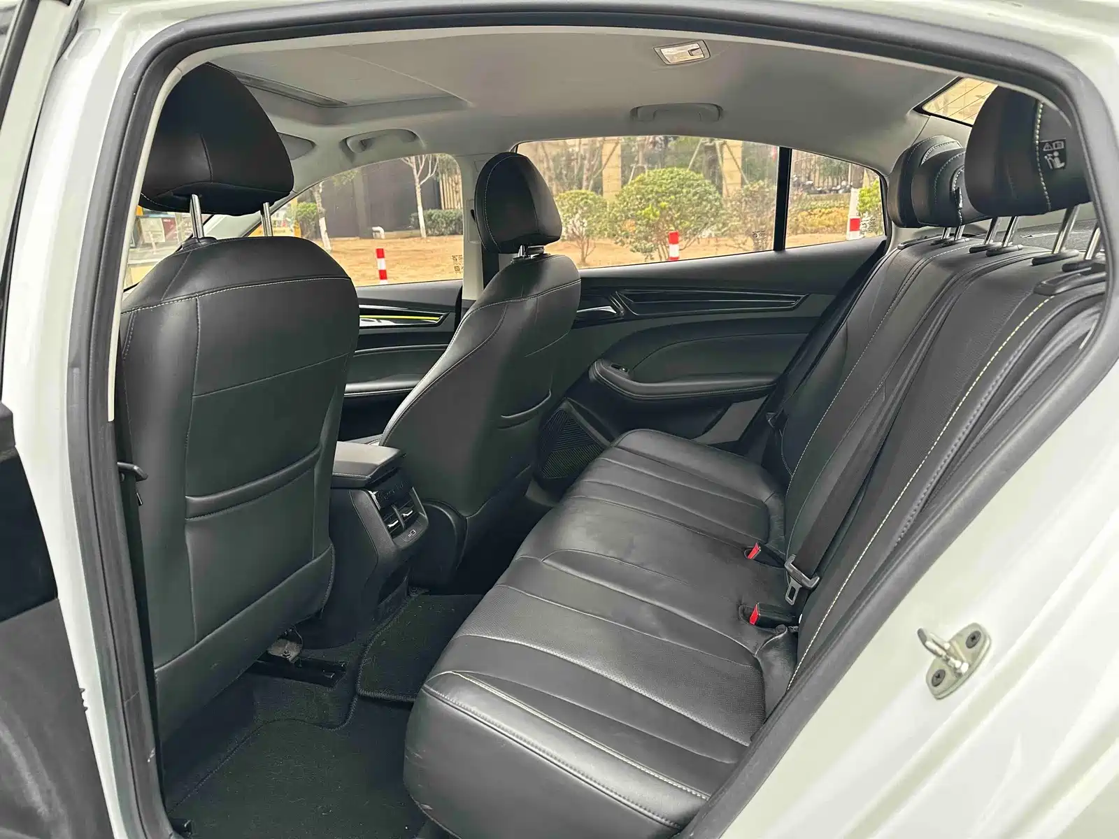 Фото 7 - Roewe i5