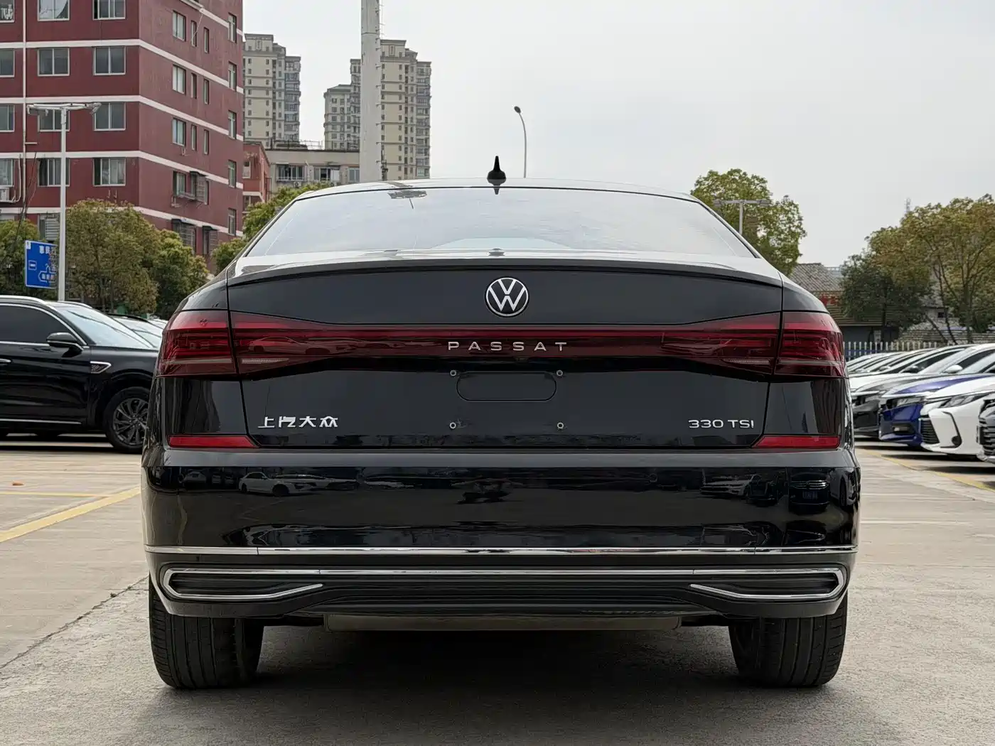 Volkswagen Passat 2023 330TSI Luxury Edition фото 5