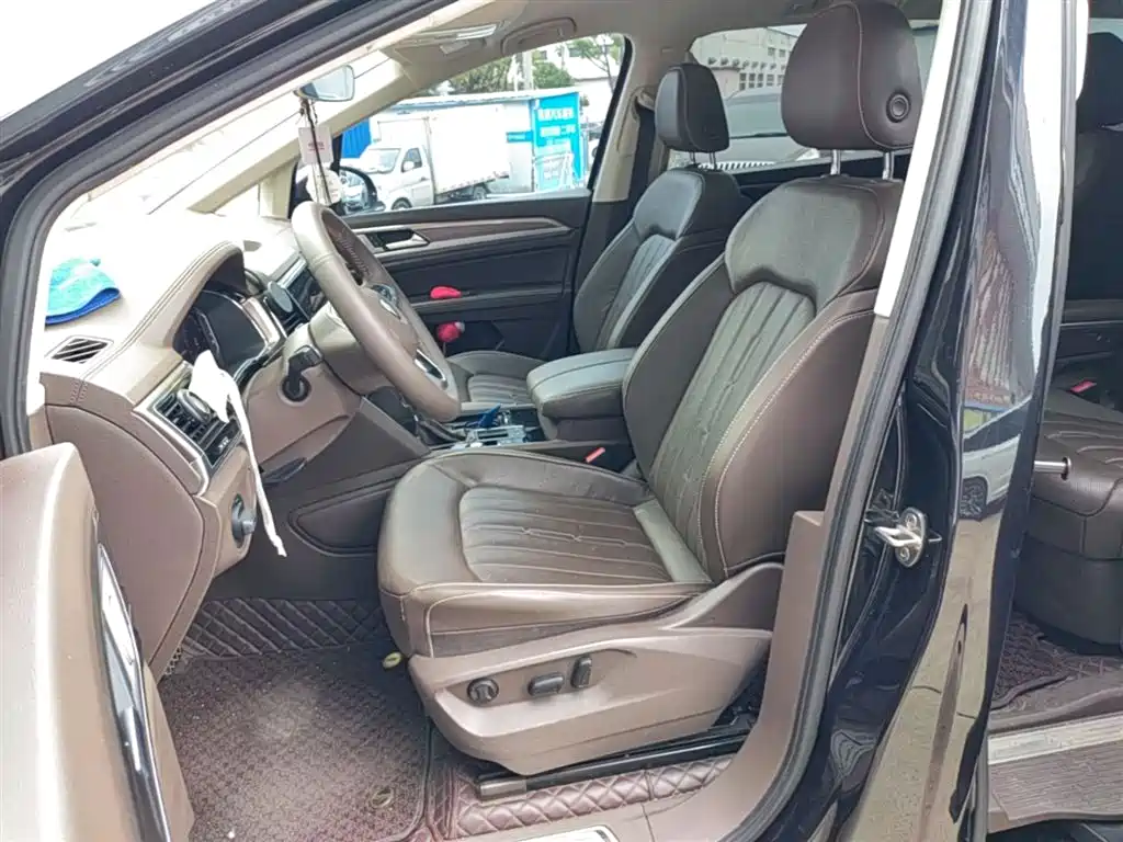 Volkswagen Viloran 2020 330TSI Luxury Edition фото 15