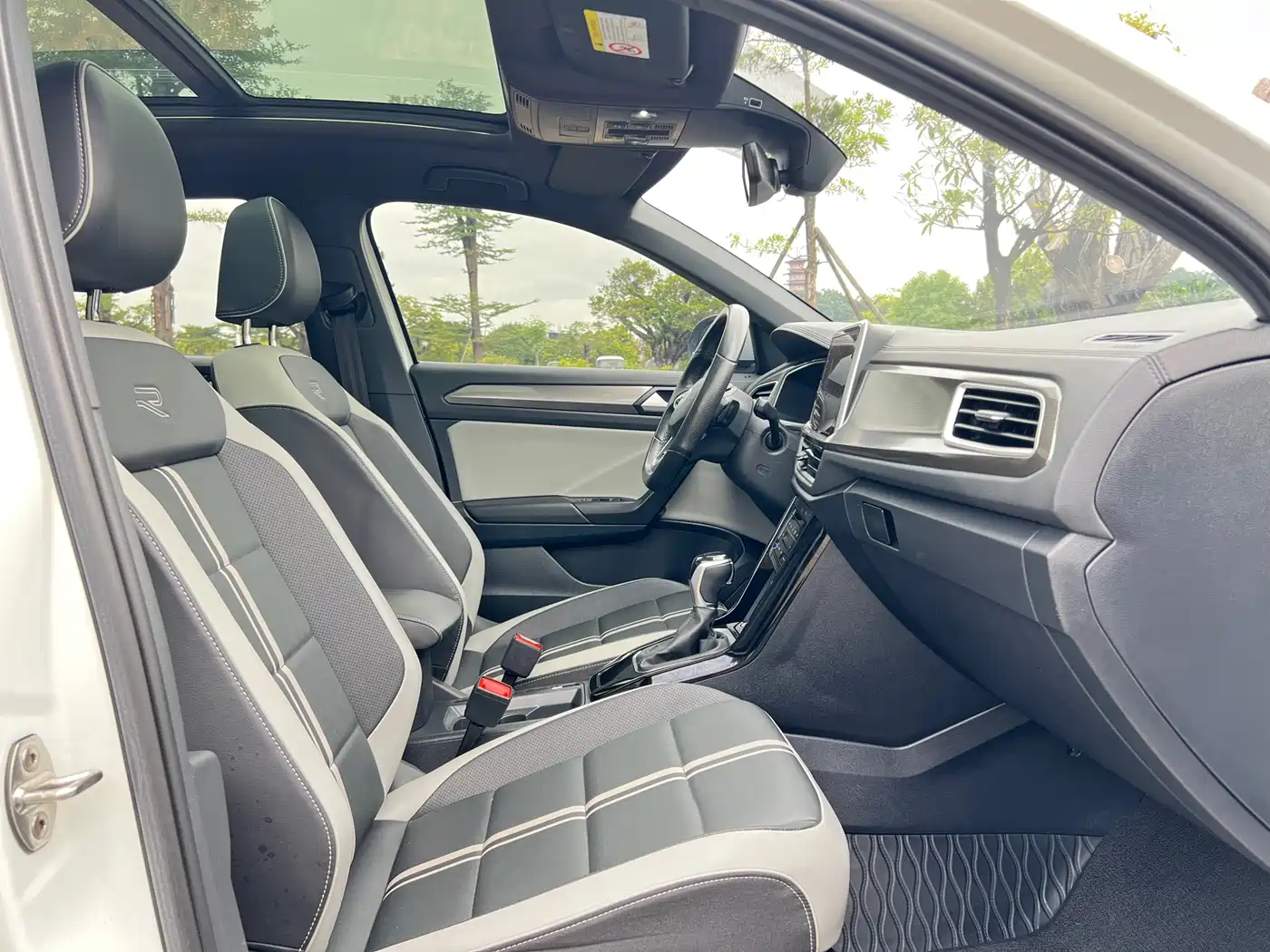Volkswagen T-ROC 2023 300TSI DSG 2WD Dawn Edition фото 20