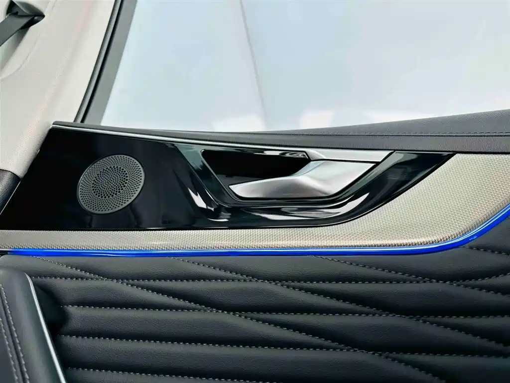 Hongqi HS5 2022 Facelift 2.0T Smart Flag Enjoyment Edition фото 22