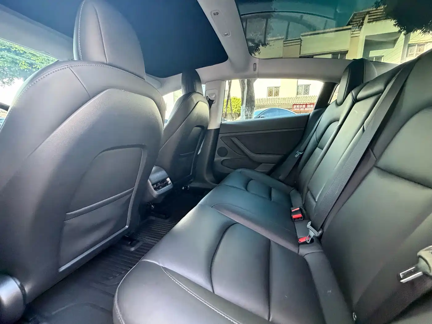 Фото 10 - Tesla Model 3