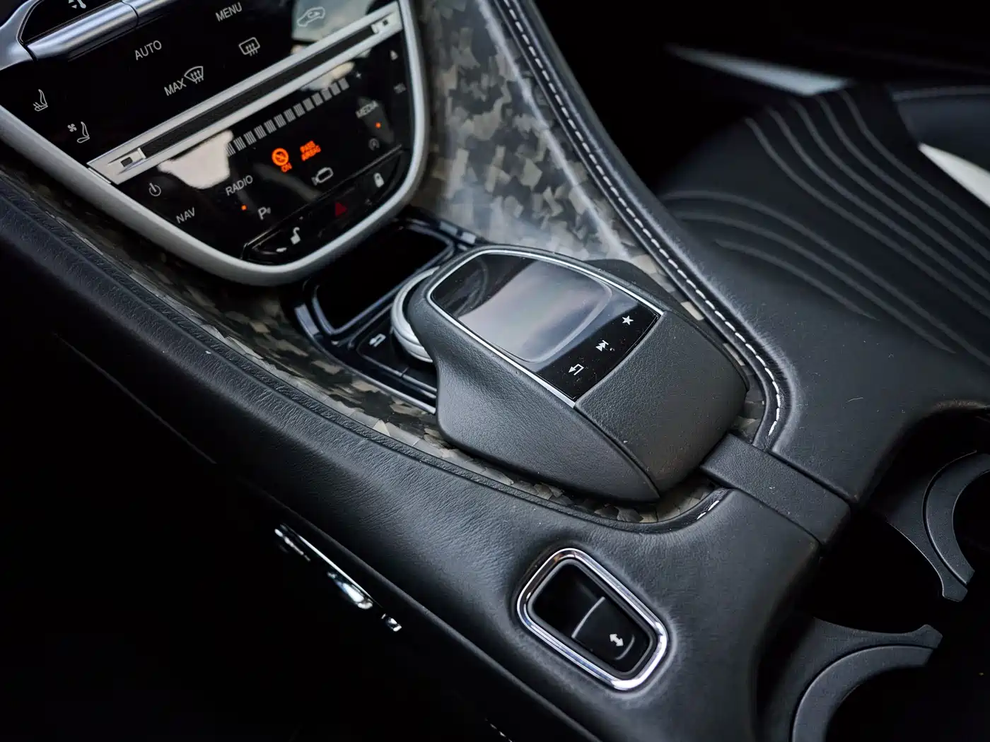Aston Martin DB11 2021 2019 Model 4.0T V8 Coupe