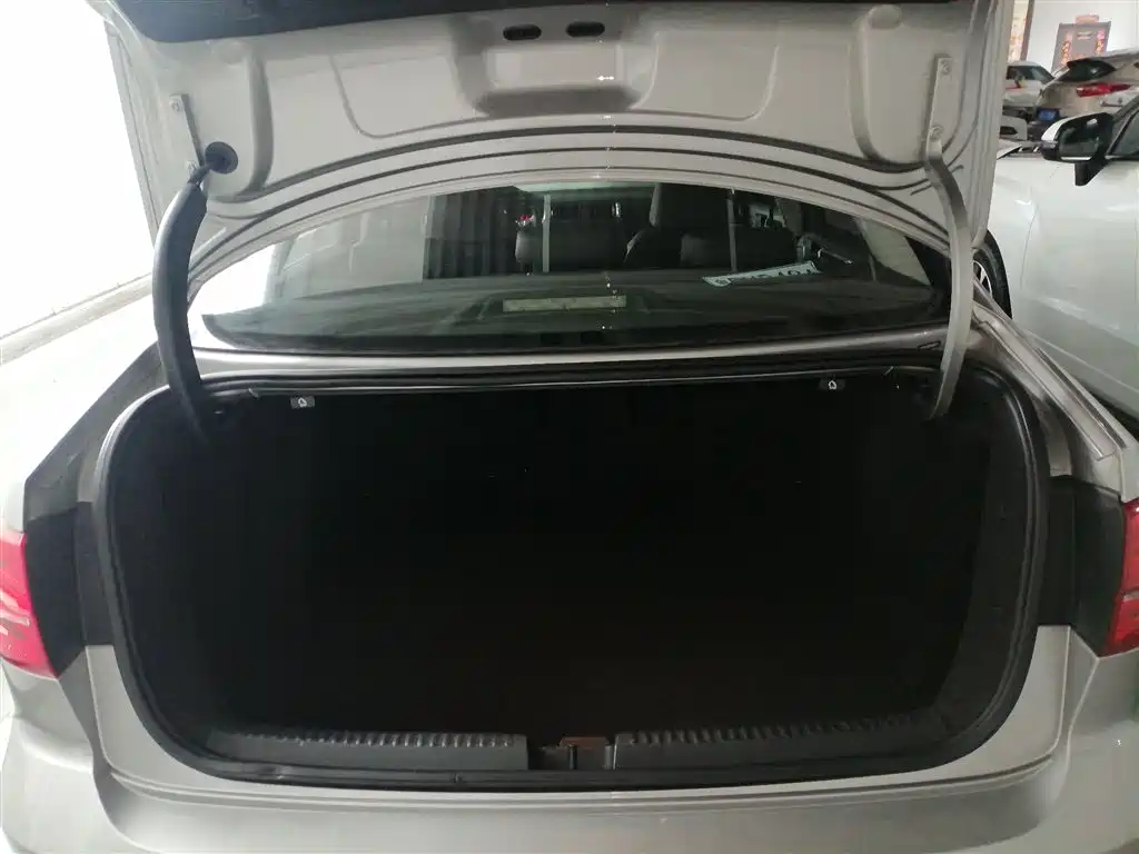 Volkswagen Sagitar 2017 230TSI Automatic Comfort фото 15