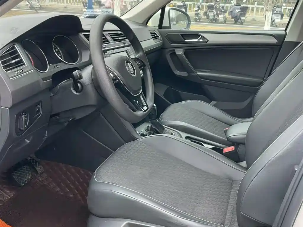 Volkswagen Tiguan L 2019 330TSI Auto 2WD Trend Edition China V фото 15