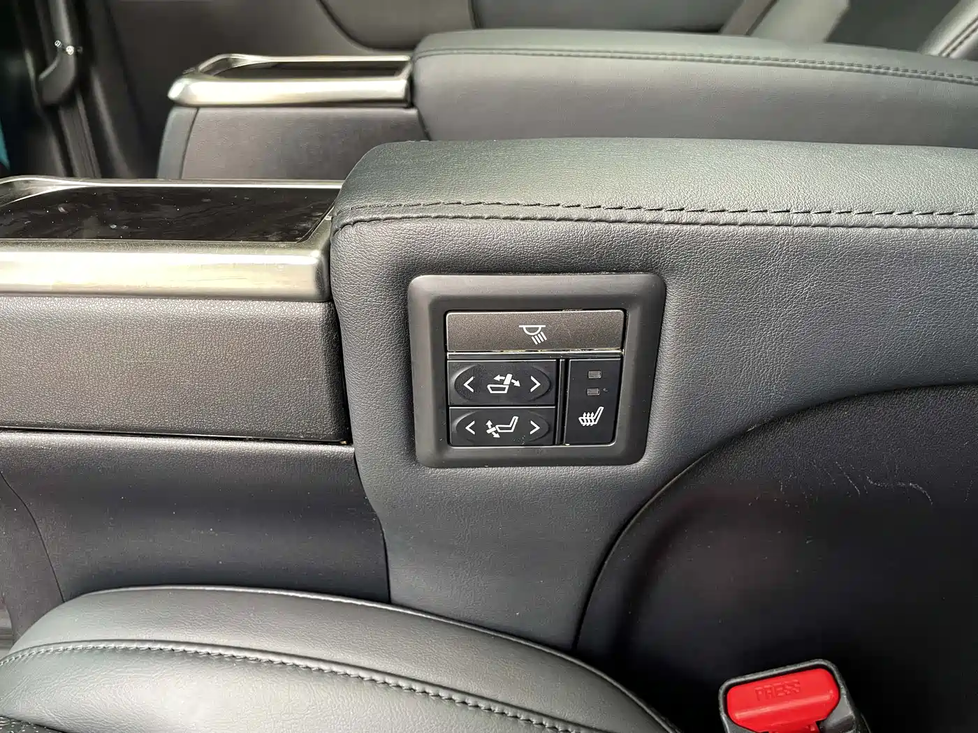 Toyota Vellfire 2021 Crown Hybrid 2.5L HV Luxury Edition фото 14