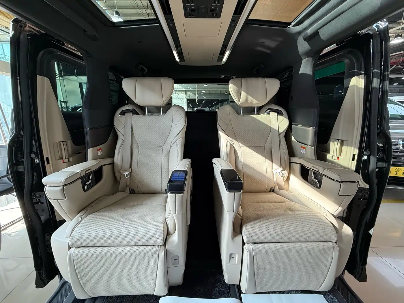 Toyota Alphard 2024 Hybrid 2.5L Prestige Edition фото 20