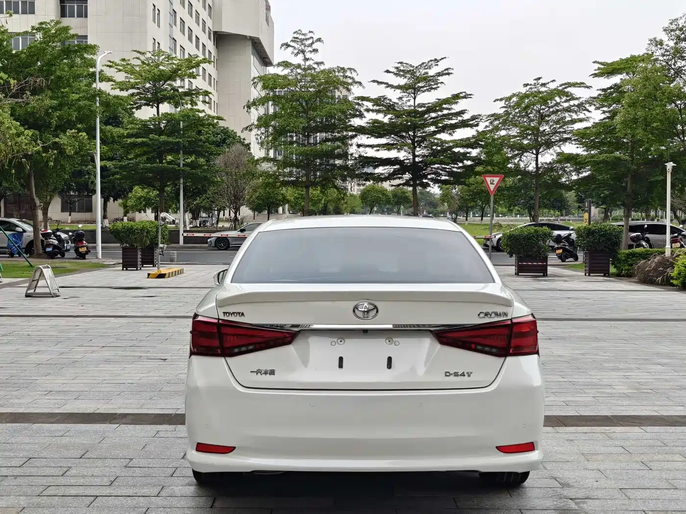 Toyota Crown 2015 2.0T Fashion фото 10