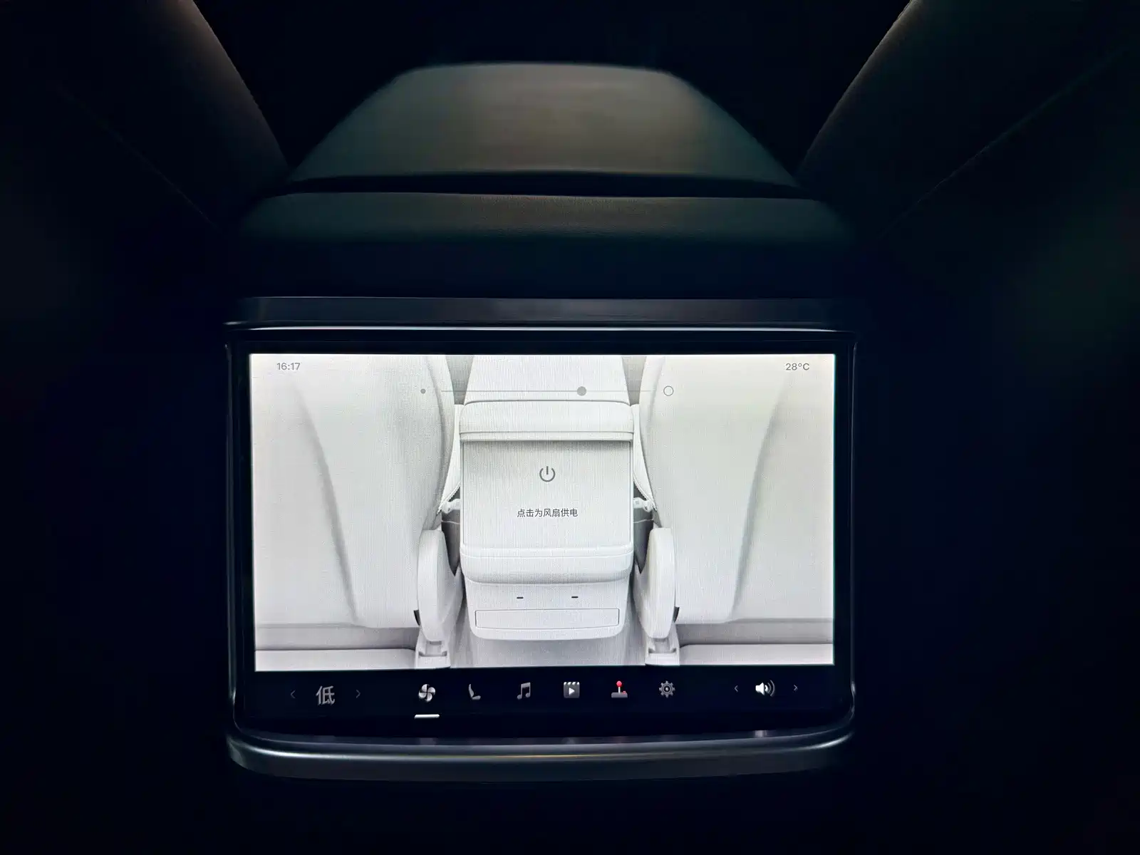 Фото 13 - Tesla Model X