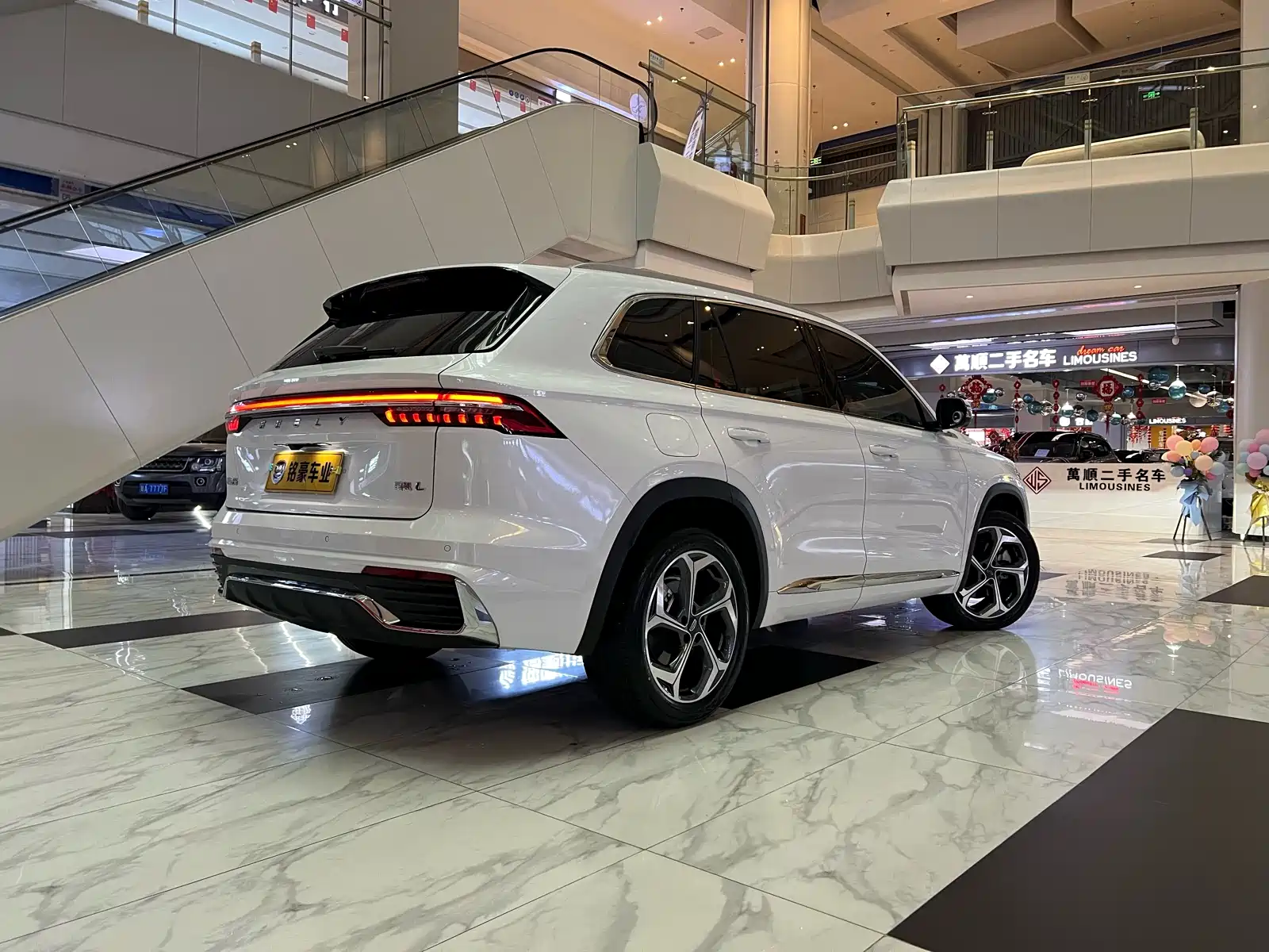 Фото 9 - Geely Monjaro