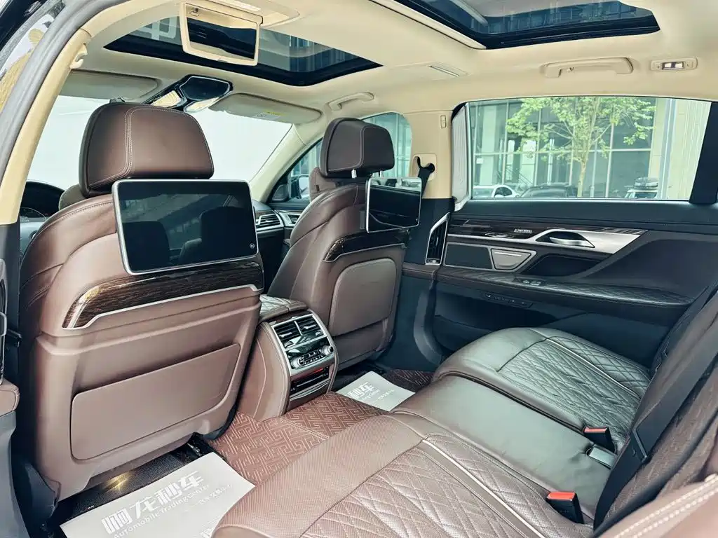 BMW 7 Series, миниатюра 10