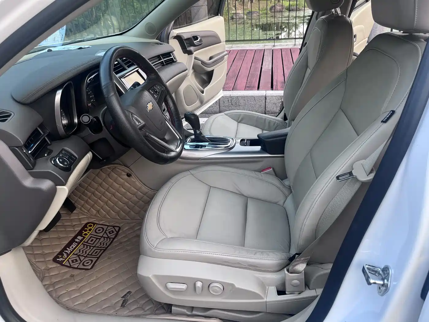 Chevrolet Malibu 2013 2.0L Automatic Luxury Edition фото 14