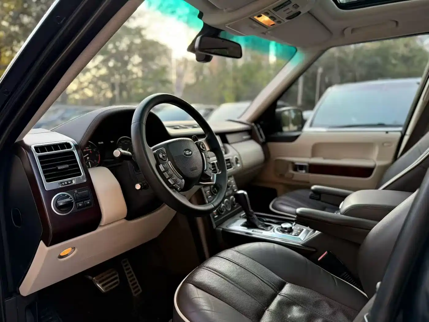 Land Rover Range Rover 2011 5.0 SC V8 Ultimate Edition фото 4