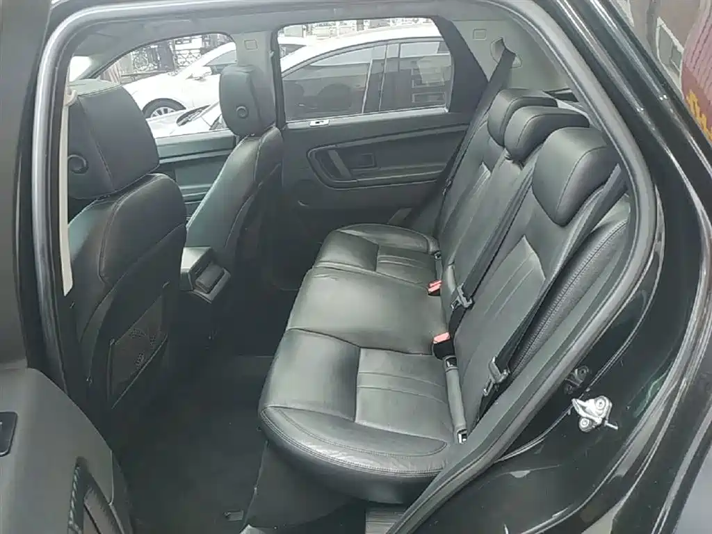 Land Rover Discovery Sport 2018 240PS SE Edition фото 17
