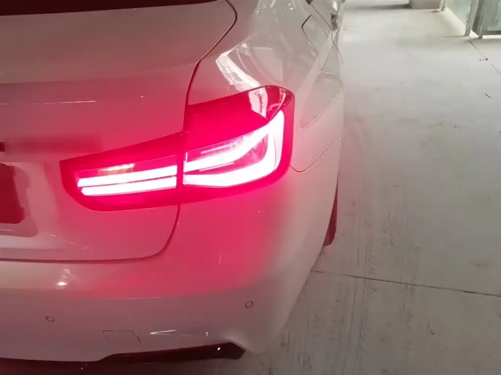 BMW 3 Series 2019 320i M Sport Black Night Edition фото 8