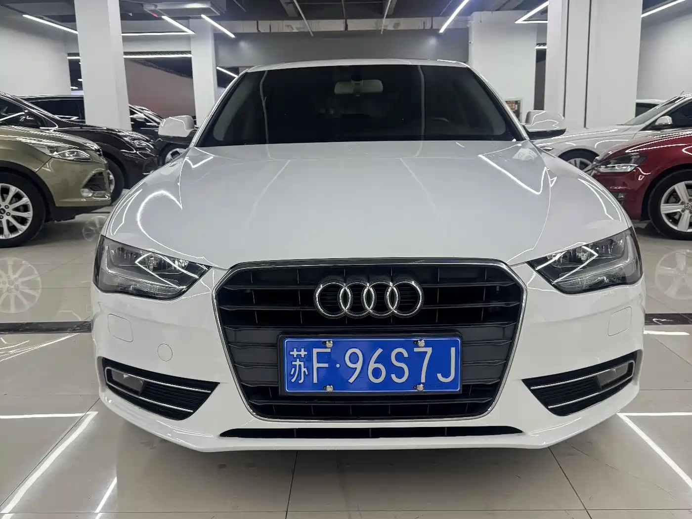 Audi A4L 2013 30 TFSI Automatic Comfort фото 2