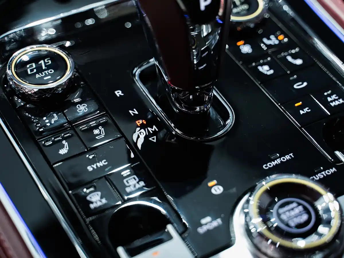 Bentley Continental 2024 4.0T GT V8 фото 32
