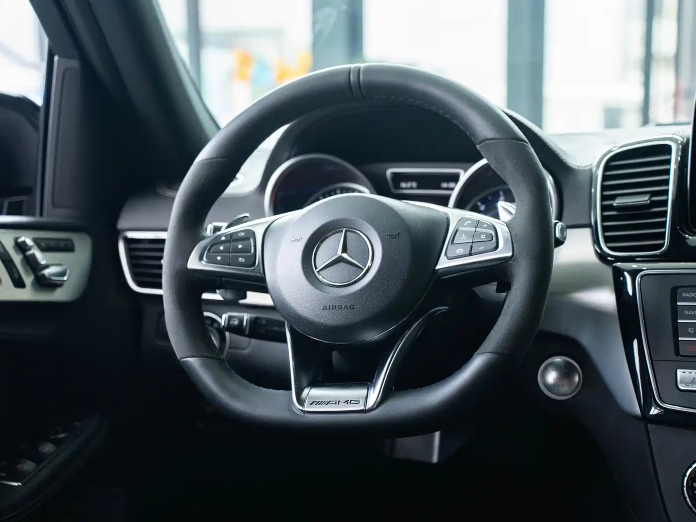 Mercedes-Benz GLE AMG 2015 AMG GLE 63 4MATIC фото 17