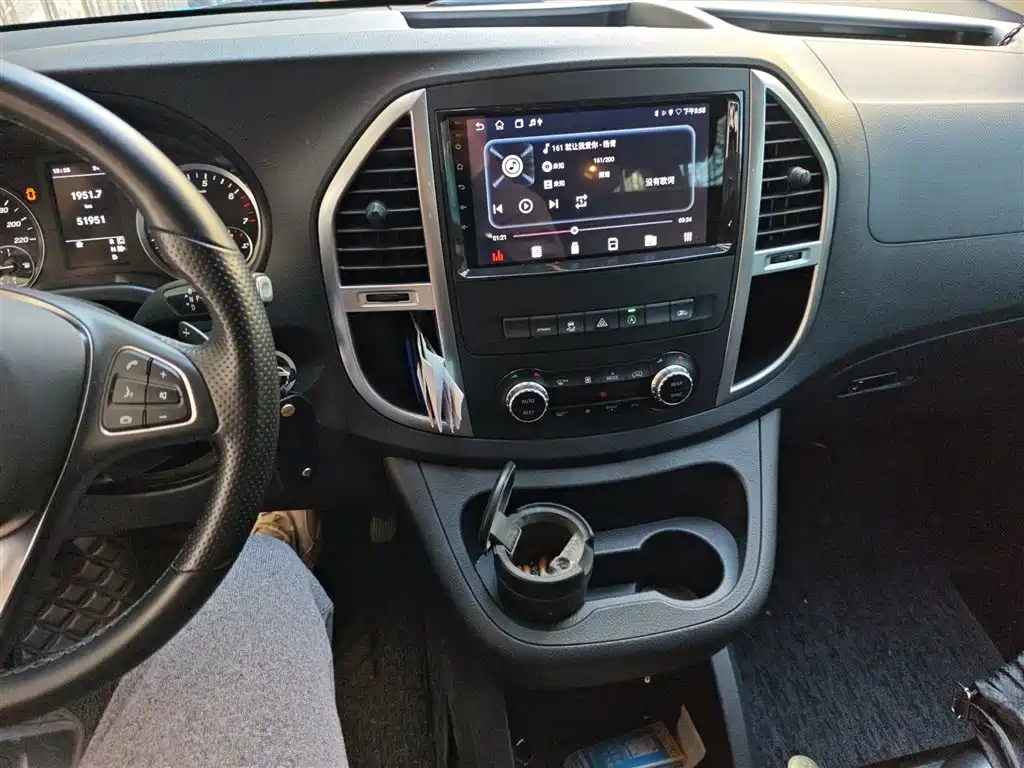 Mercedes-Benz Vito 2023 2.0T Business 7-Seater фото 10