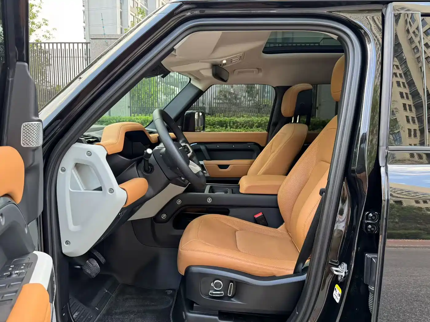 Land Rover Defender 2023 Model Year 130 3.0T P400 HSE фото 7