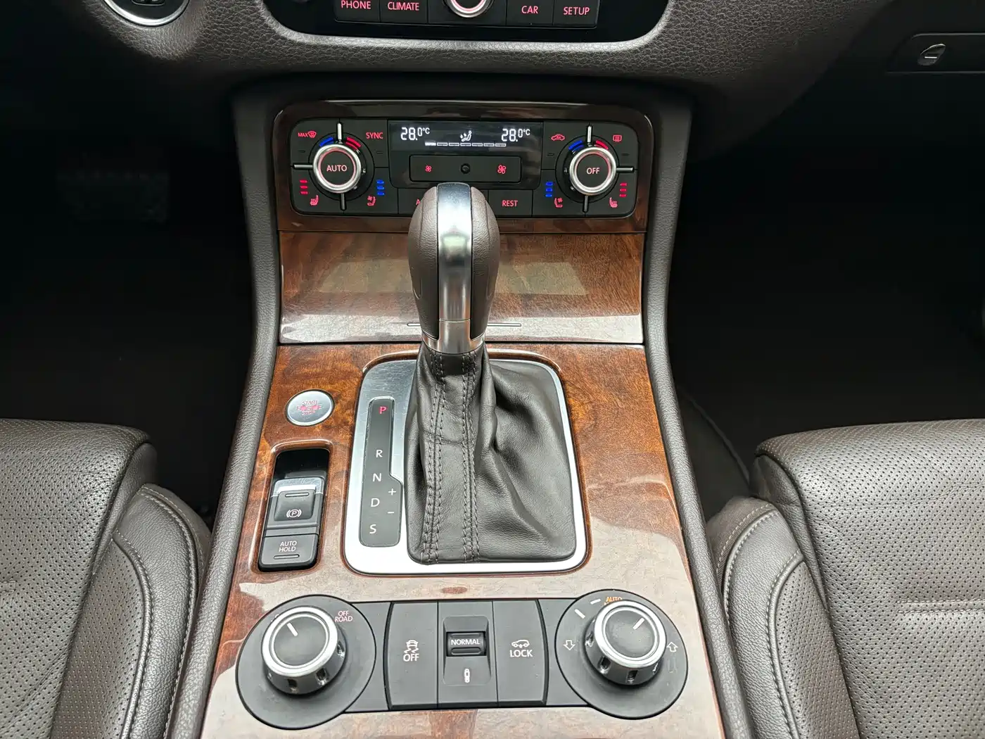 Volkswagen Touareg 2012 R-Line High Spec фото 15