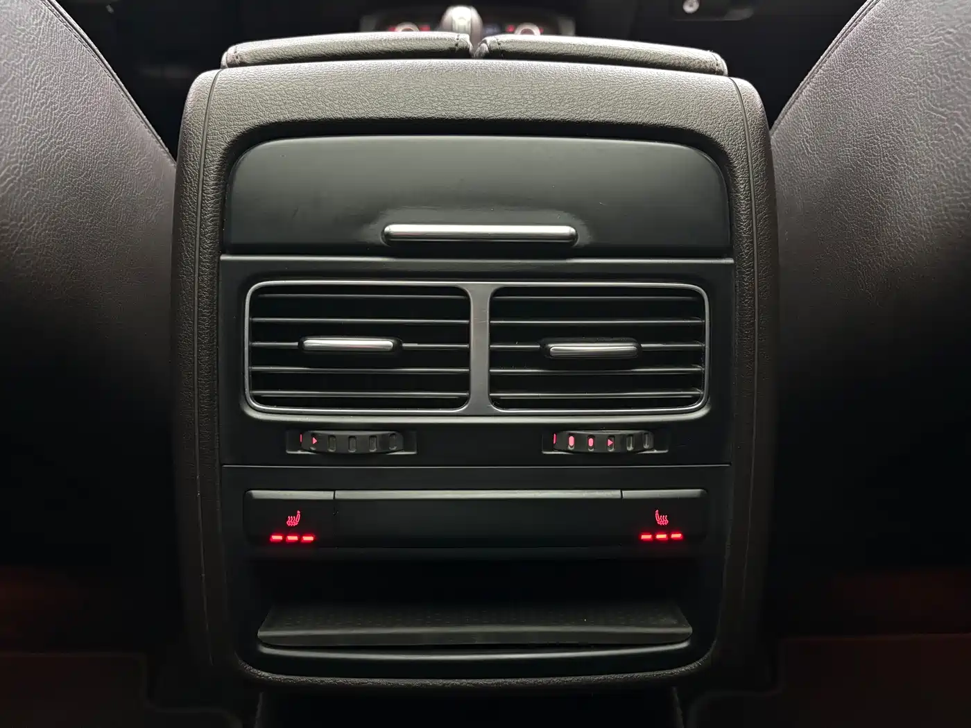 Volkswagen Touareg 2012 R-Line High Spec фото 17