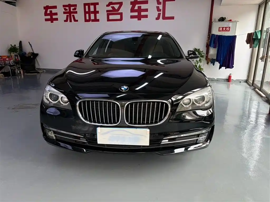 BMW 7 Series 2013 Model 740Li xDrive фото 3