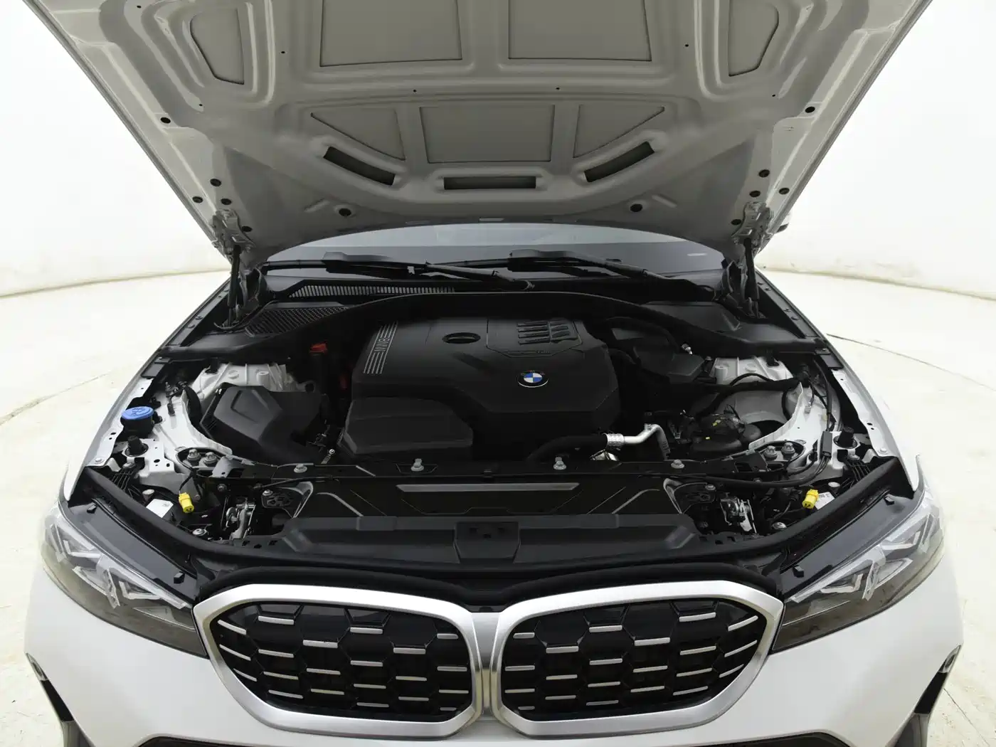 BMW 3 Series 2024 325Li M Sport Package фото 13