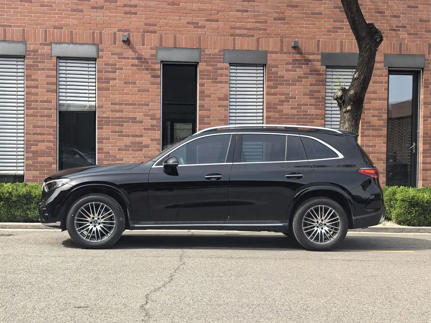 Mercedes-Benz GLC 2024 GLC 300 L 4MATIC Dynamic 5-seater фото 2