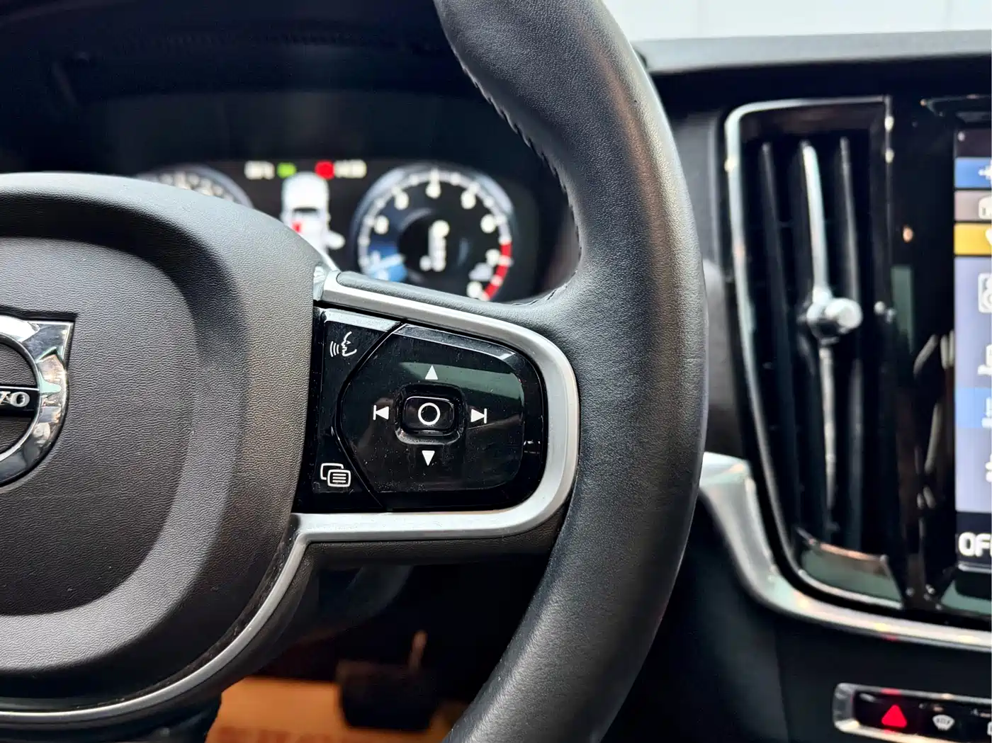Фото 19 - Volvo V90