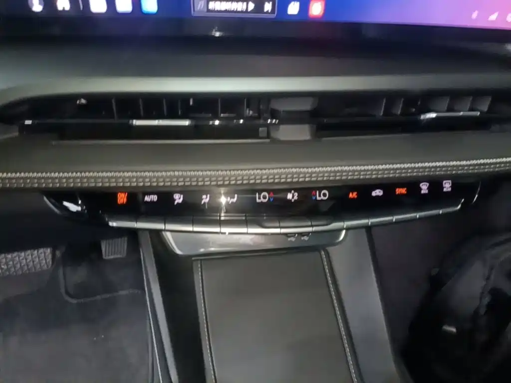 Cadillac GT4 2023 2023 25T Luxury Edition