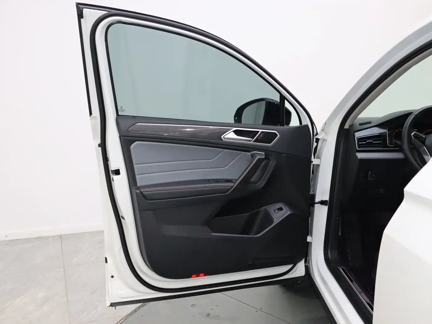 Volkswagen Tiguan X 2023 Facelift 330TSI FWD Flagship фото 13