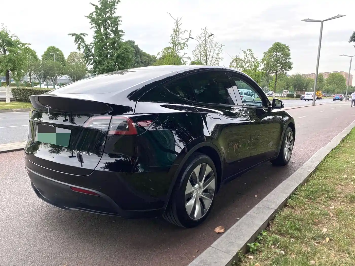 Фото 14 - Tesla Model Y