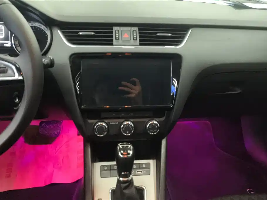 Škoda Octavia 2019 1.5L Auto Comfort Edition фото 13